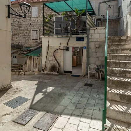 Stone House Ernest בית נופש