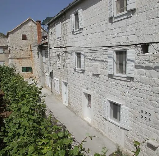 Semesterbostad Stone House Ernest *