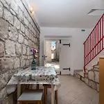 Holiday home Stone House Ernest *