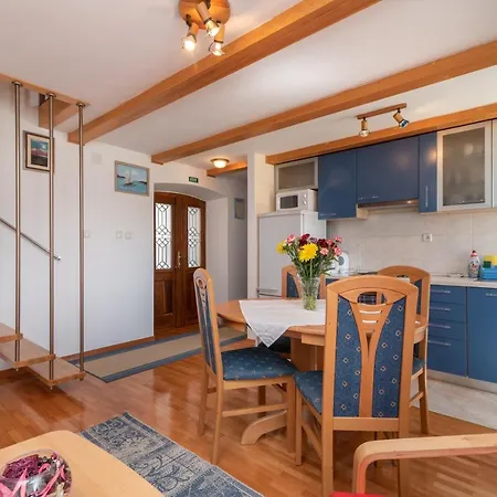 Stone House Ernest Nyaraló *