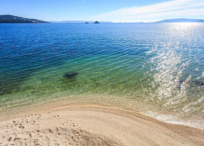 Stone House Ernest Τρογκίρ