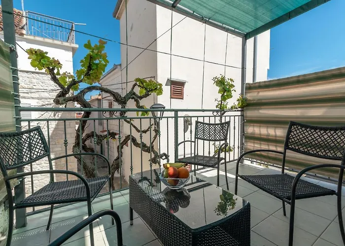 Stone House Ernest * Τρογκίρ